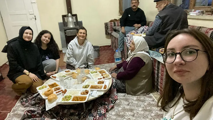 Afyon'da Nesilleri Buluşturan İftar: Geçmiş ve Gelecek Aynı Sofrada