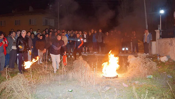 Afyon'da Öğrenciler Afet Anında Hayatta Kalma Taktiklerini Öğrendi