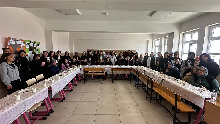 Afyon'da Okul-Veli İş Birliği Fark Oluşturdu! Sınıfta Sürpriz Anlar