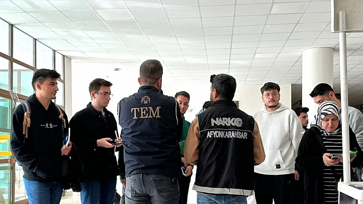 Afyon'da Polis, 17 Bin Üniversitesi Öğrencisini Bilgilendirdi