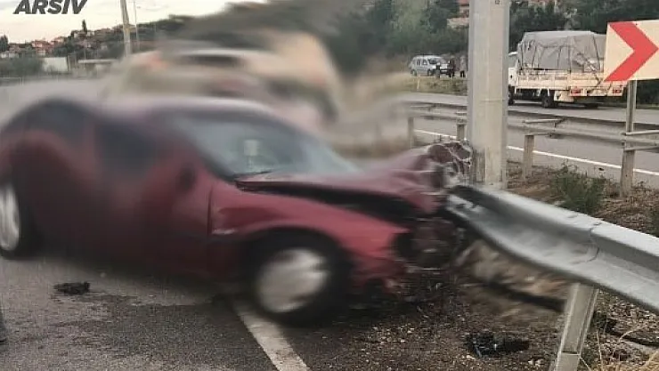 Afyon'da Seyir Halindeki Araç Bariyere Çarptı