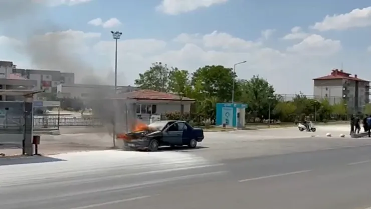 Afyon'da Seyir Halindeki Otomobil Alev Aldı!