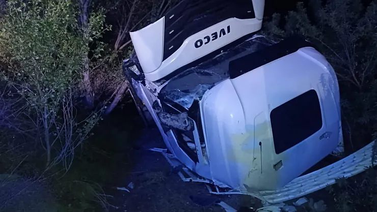 Afyon'da Seyir Halindeki Tır Yoldan Çıktı! Olay Yerinden İlk Görüntüler
