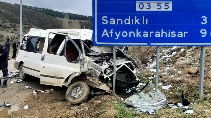 Afyon'da Takla Atan Araçta 6 Kişi Yaralandı!