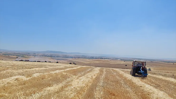 Afyon'da Tarım Arazisindeki Yangını Çiftçiler Önledi