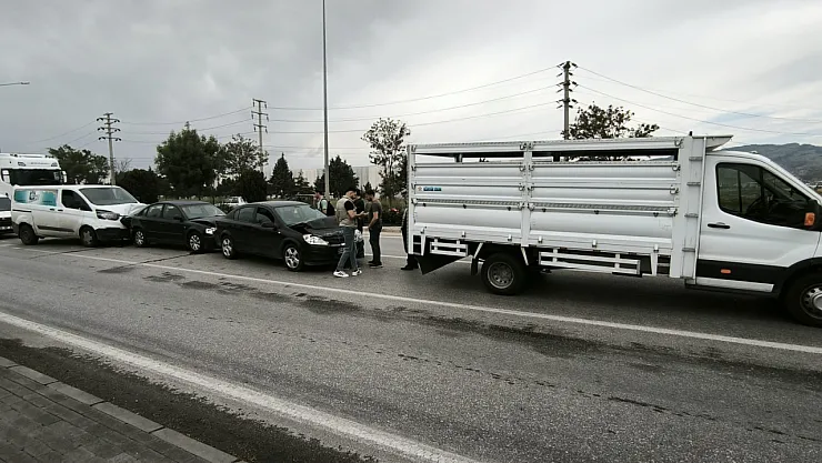 Afyon'da Zincirleme Kaza: 4 Araç Birbirine Girdi!