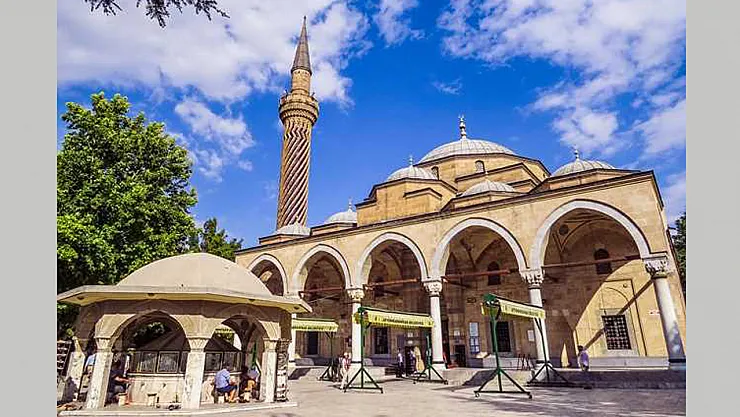 Afyon'daki Camilerde Sabah Namazına 'Mesai' Düzenlemesi