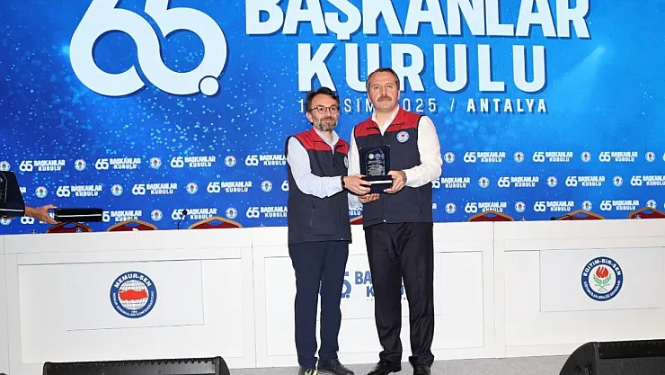 Afyon'daki Eğitimcileri Gururlandıran Plaket