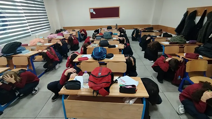 Afyon'daki Tüm Okullarda Aynı Anda Tatbikat Yapıldı