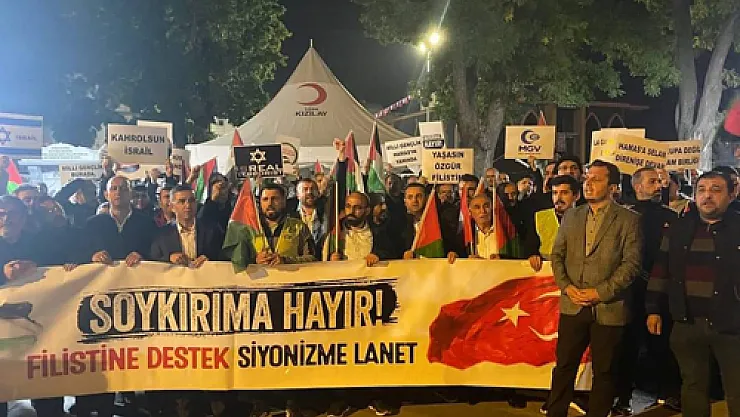 Afyon Gazze için Zafer Meydanı'nda tek yürek oldu