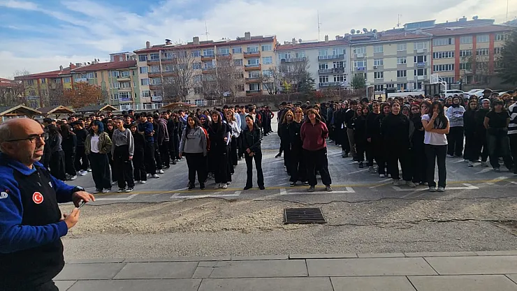 Afyon Lisesi'nde Alarm Sesleri Yükseldi!