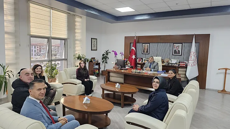 Afyon Lisesi Öğrencilerinden Aile Yılında Anlamlı Mesaj