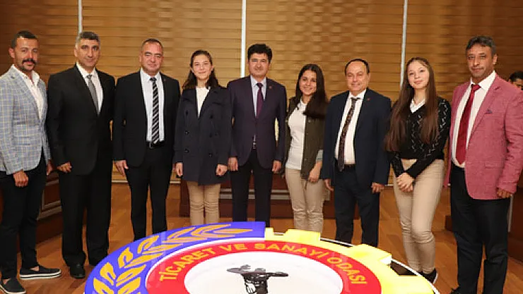 'Afyon Lisesi'nden mezun olmaktan gurur duyuyoruz'