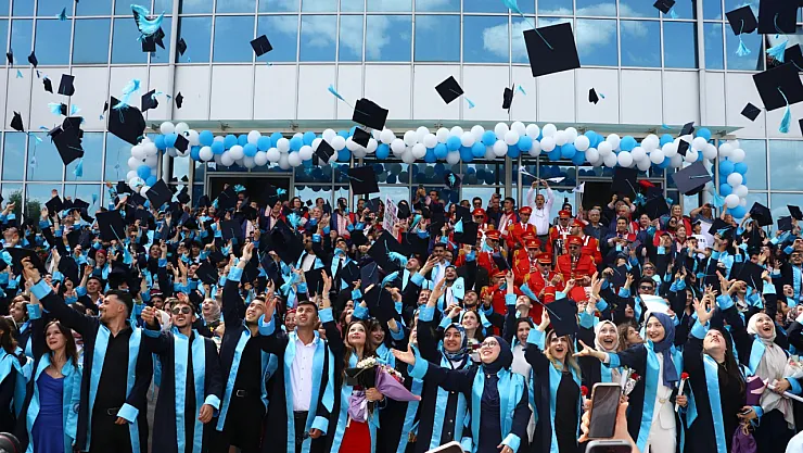 Afyon MYO'da 49'uncu Yıl Gururu, Mezuniyet Töreni İle Taçlandı