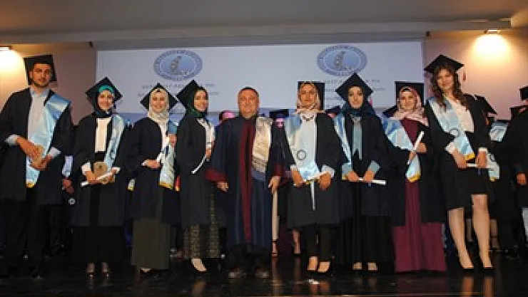 Afyon MYO'da mezuniyet sevinci – Kocatepe Gazetesi
