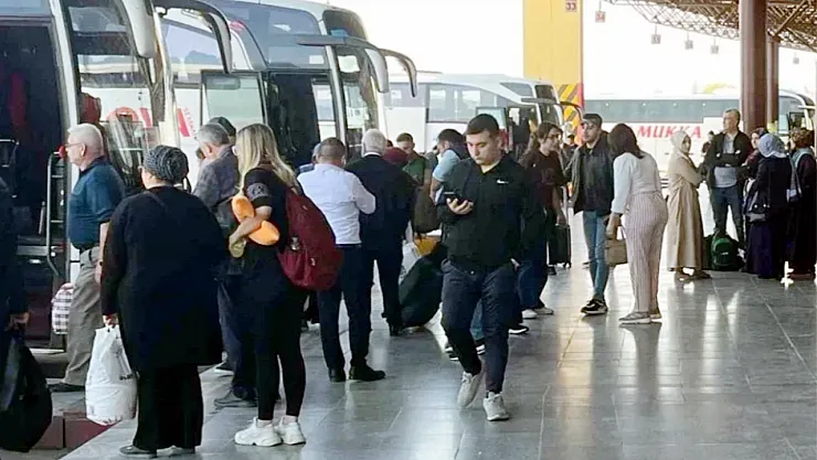 Afyon Otogarı'nda Hüzünlü Aşk Sahnesi