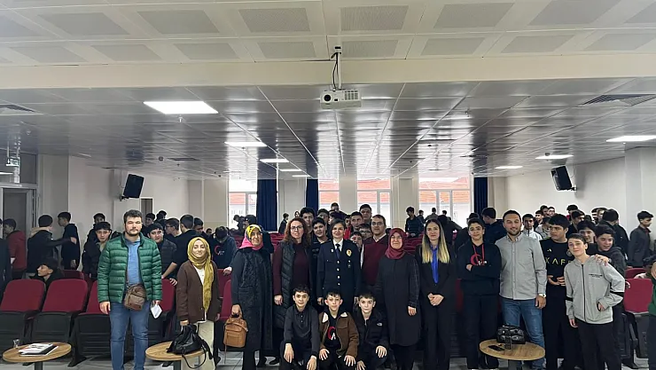 Afyon Polisi Çocuk Suçları Ve Akran Zorbalığını Anlattı