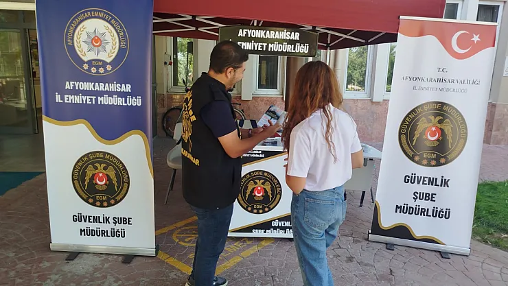 Afyon Polisi, Üniversite Öğrenci Ve Velilerini Bilgilendirdi