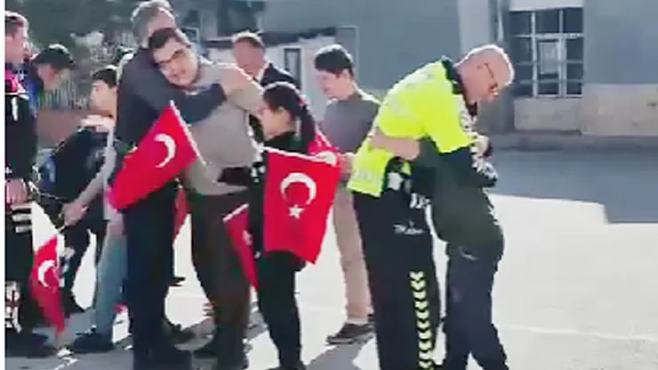 Afyon Polisinden Özel Çocuklara 23 Nisan Ziyareti