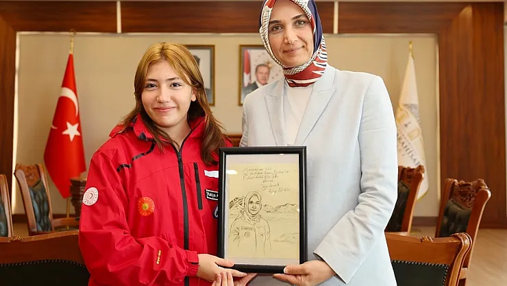 Afyon'u Arktik'te Temsil Eden Öğrenciden Vali Yiğitbaşı'na Özel Çizim