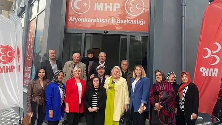 Afyon'un Yazarları MHP İl Binasında Buluştu! Kızılelma Türküsü Yankılandı