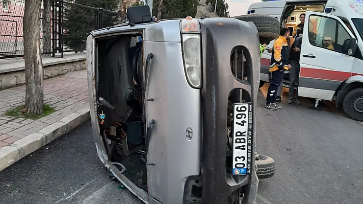 Afyon’da 2 Ticari Aracın Çarpıştığı Kazada 4 Kişi Yaralandı