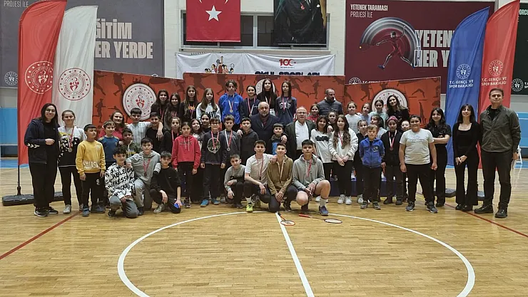 Afyon'da Badminton Turnuvası Sona Erdi