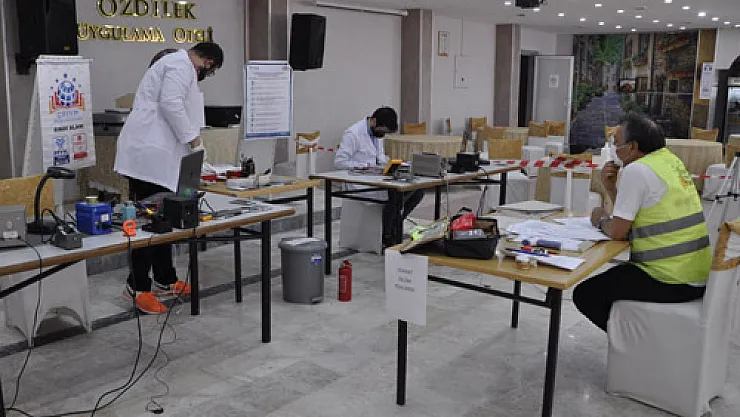 Afyon'da cep telefonu tamir sınavı yapıldı