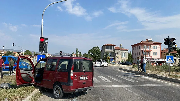 Afyon’da Feci Kaza: Yaralılar Var