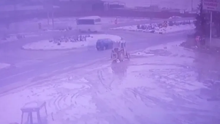 Afyon’da TIR traktörü biçti. İşte o görüntüler