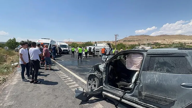 Afyon’dan Kayseri’ye Düğüne Giden, Baba Ve Oğul Hayatını Kaybetti