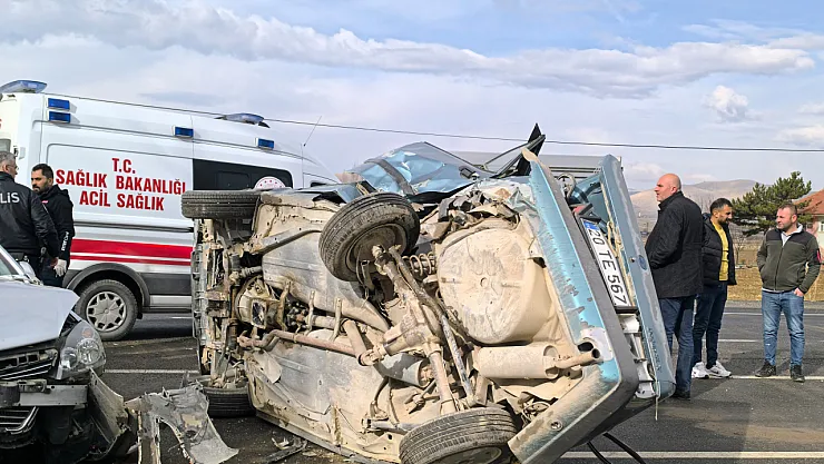 Afyonkarahisar'da Kontrolden Çıkan Araç Devrildi: 4 Yaralı