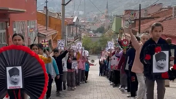Afyonkarahisar'da Öğrencilerden Ata'ya Saygı Yürüyüşü