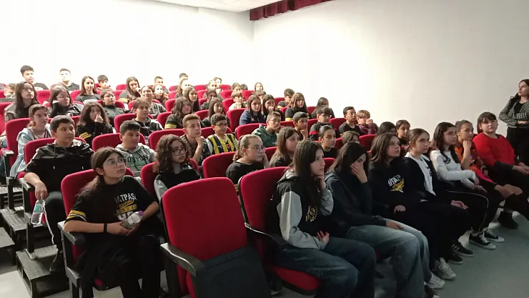 Afyonkarahisar'da Ortaokul Öğrencilerine Kariyer Eğitimi