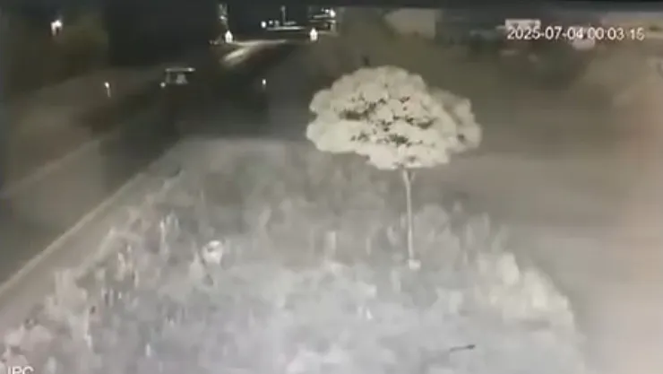 Afyonkarahisar'da Otomobil Traktör Römorkuna Çarptı: 3 Kişi Yaralandı