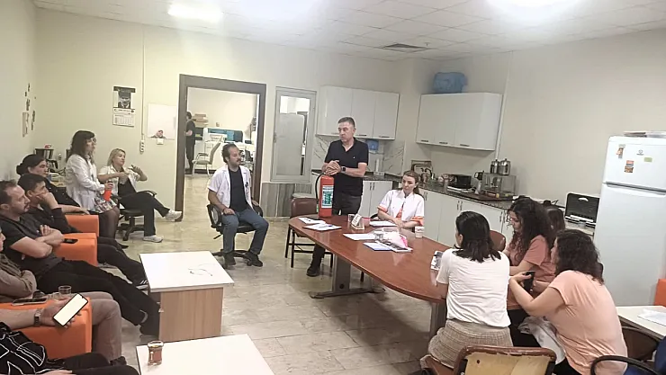 Afyonkarahisar Devlet Hastanesi'nde Laboratuvar Çalışanlarına Hatırlatma Eğitimi