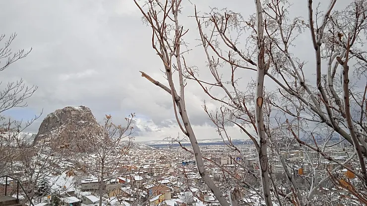 Afyonkarahisar'da mart ayında yağan kar 'şaşırtmadı'
