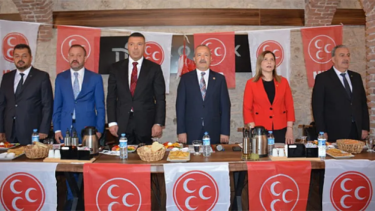 'Afyonkarahisar'da  milliyetçi nutuklar  atıp, Hakkari'de  özerklik sözü veriyorlar'