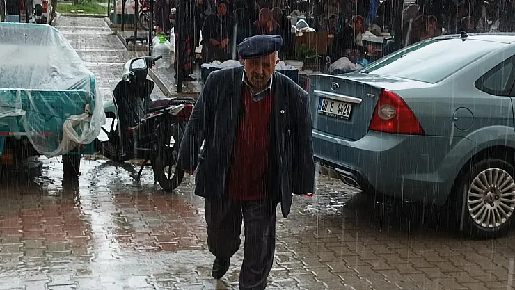 Afyonkarahisar'da sağanak yağış etkili oldu
