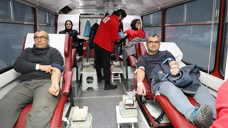 Afyonkarahisar’dan ilk gün 450 ünite kan bağışı