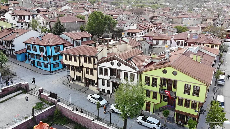 Afyonkarahisar’ın tarih kokan renkli konaklarına yoğun ilgi