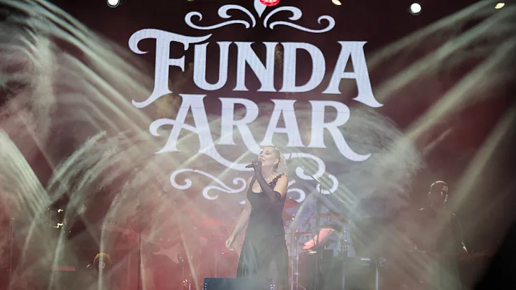 Afyonlu Kubat ile Güçlü Ses Funda Arar, Festival Alanını Coşturdu