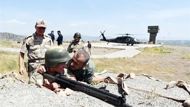 Afyonlu Mehmetçiğe duygulandıran bayram sürprizi