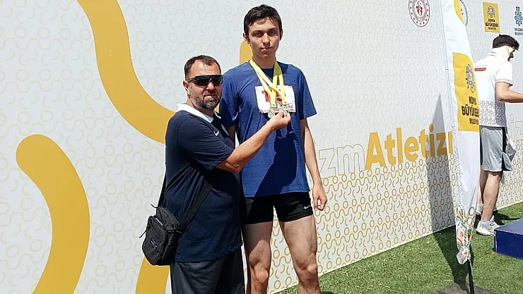 Afyonlu Özel Sporcu, Metreyi 63 Saniyede Koştu