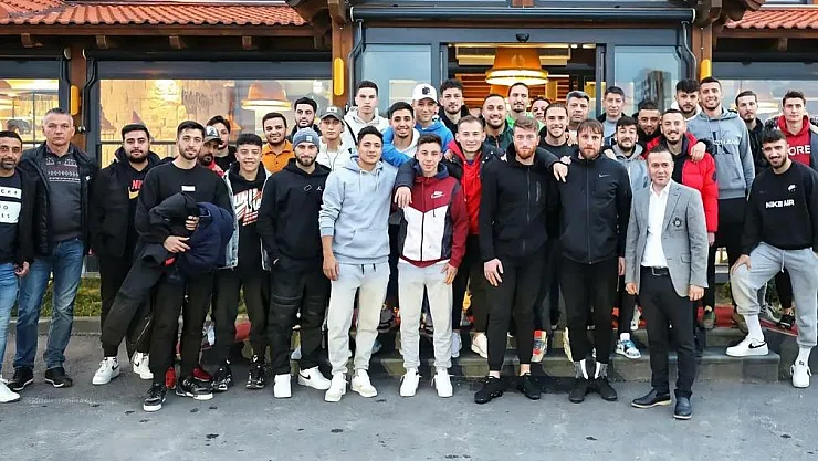 Afyonspor oyuncuları yemekte buluştu