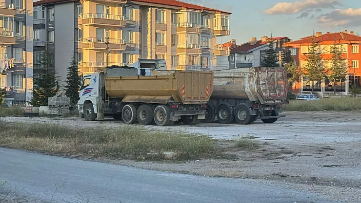 Ağır Tonajlı Araçlar Mahallelerde Tehlike Saçıyor