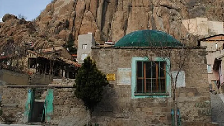 Ahmet ve Mehmet Efendi türbesi Allah’a emanet