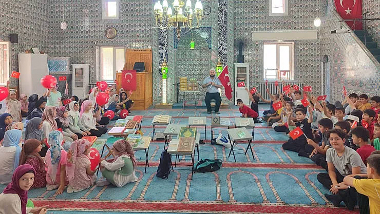 Ahmet Yavuzer Camii'nde Çocuklar 15 Temmuz Ruhunu Yaşattı