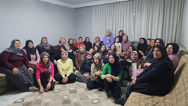 AK Kadınlar Afyon'da Sahada: Ev Ev Dolaşıp Vatandaşları Dinliyor
