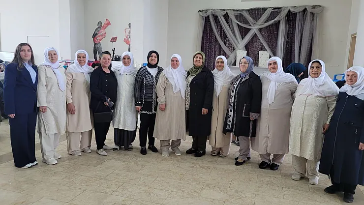 AK Kadınlar Hacı Adaylarını Unutmadı